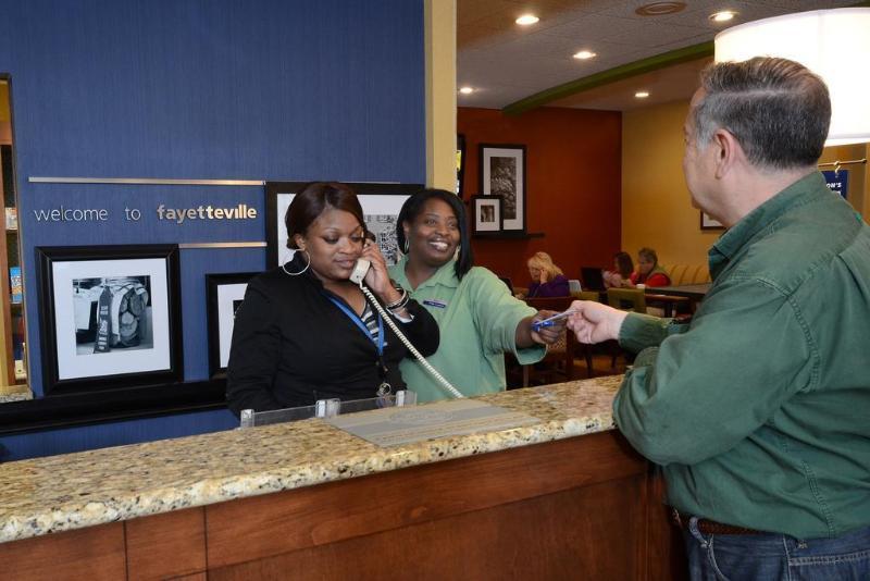 Hampton Inn Fayetteville Fort Bragg Экстерьер фото
