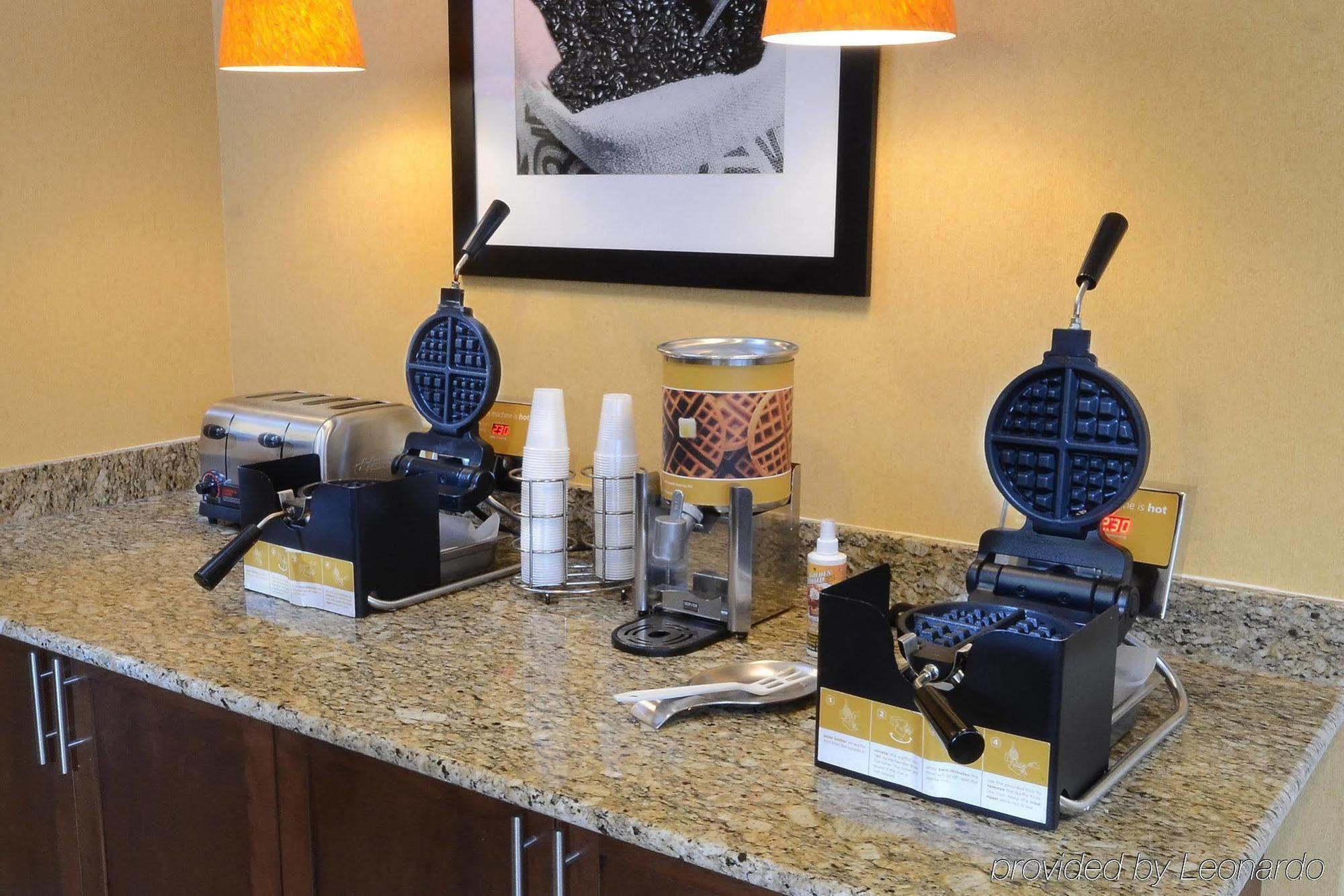 Hampton Inn Fayetteville Fort Bragg Экстерьер фото