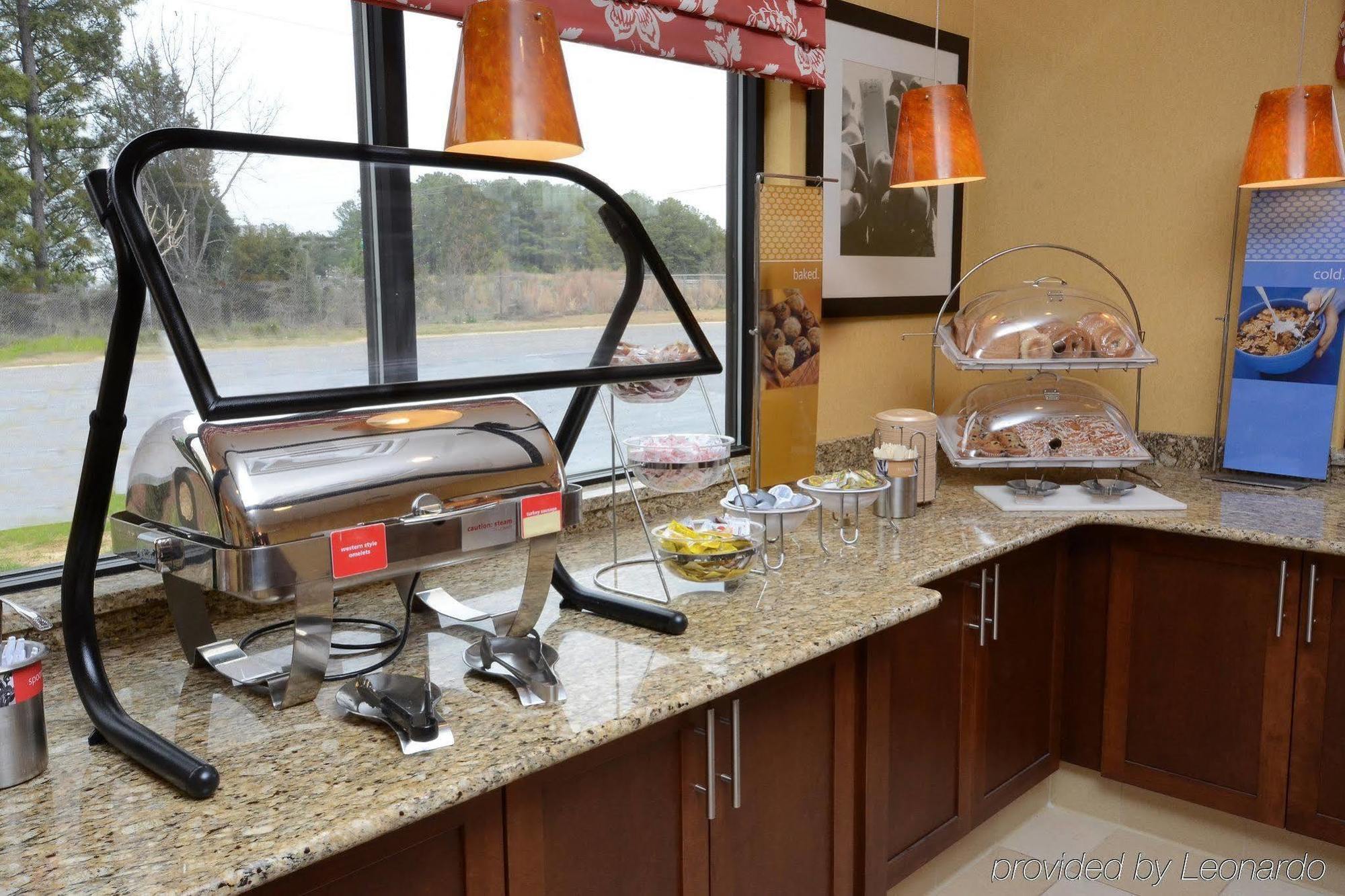 Hampton Inn Fayetteville Fort Bragg Экстерьер фото