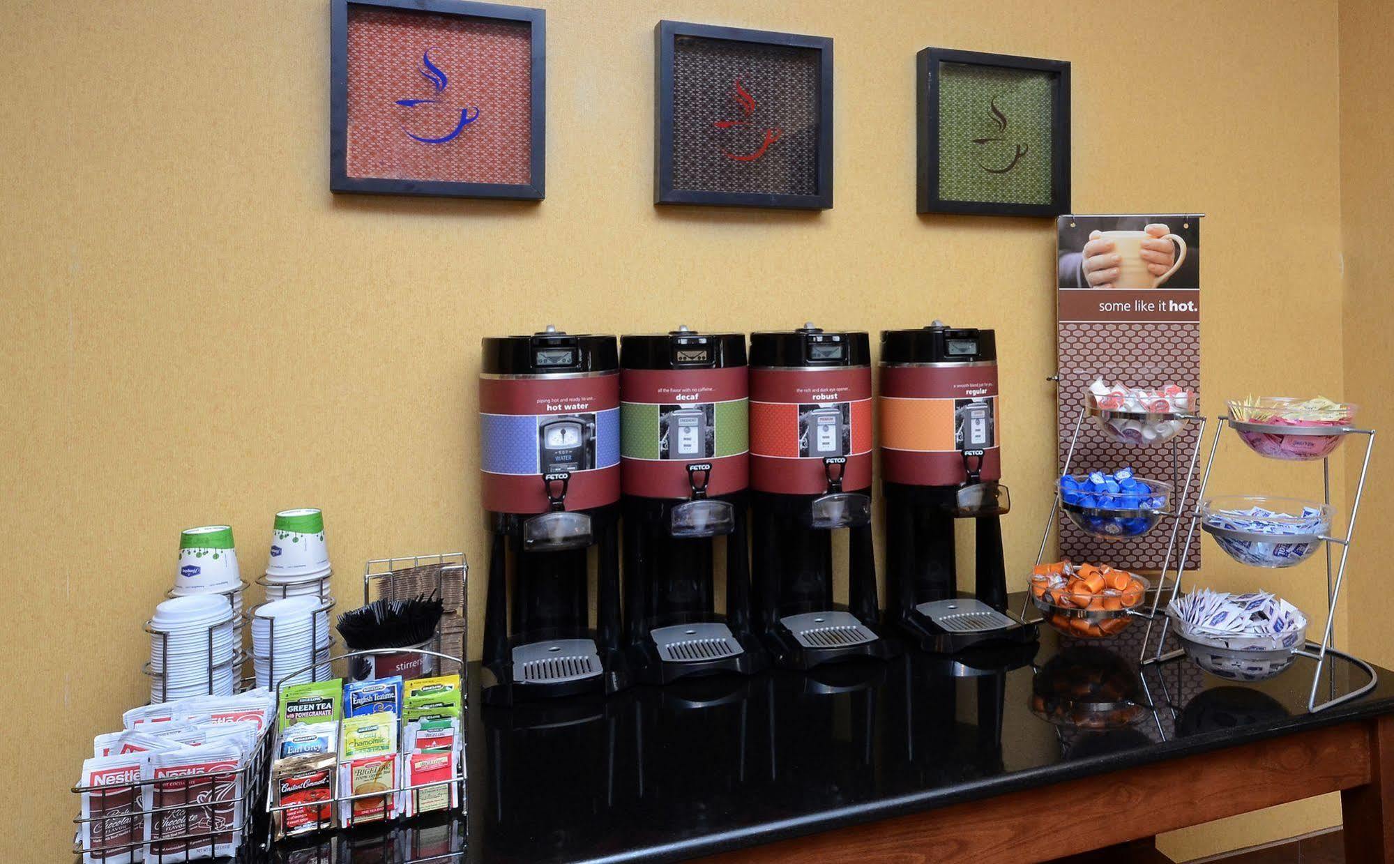 Hampton Inn Fayetteville Fort Bragg Экстерьер фото